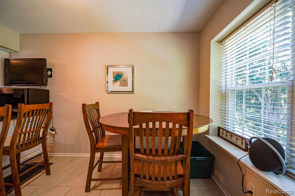 21218 W GLEN HAVEN Circle, Northville, MI 48167 — Photo 11