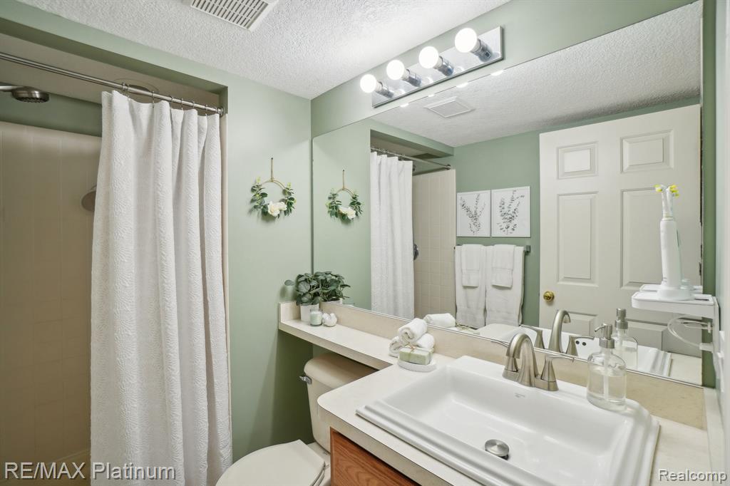 469 Lilly View Court, 53, Howell, MI 48843 — Photo 13