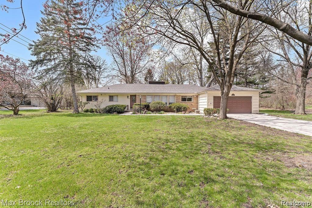 4960 RANCH Lane, Bloomfield Hills, MI 48302 — front exterior