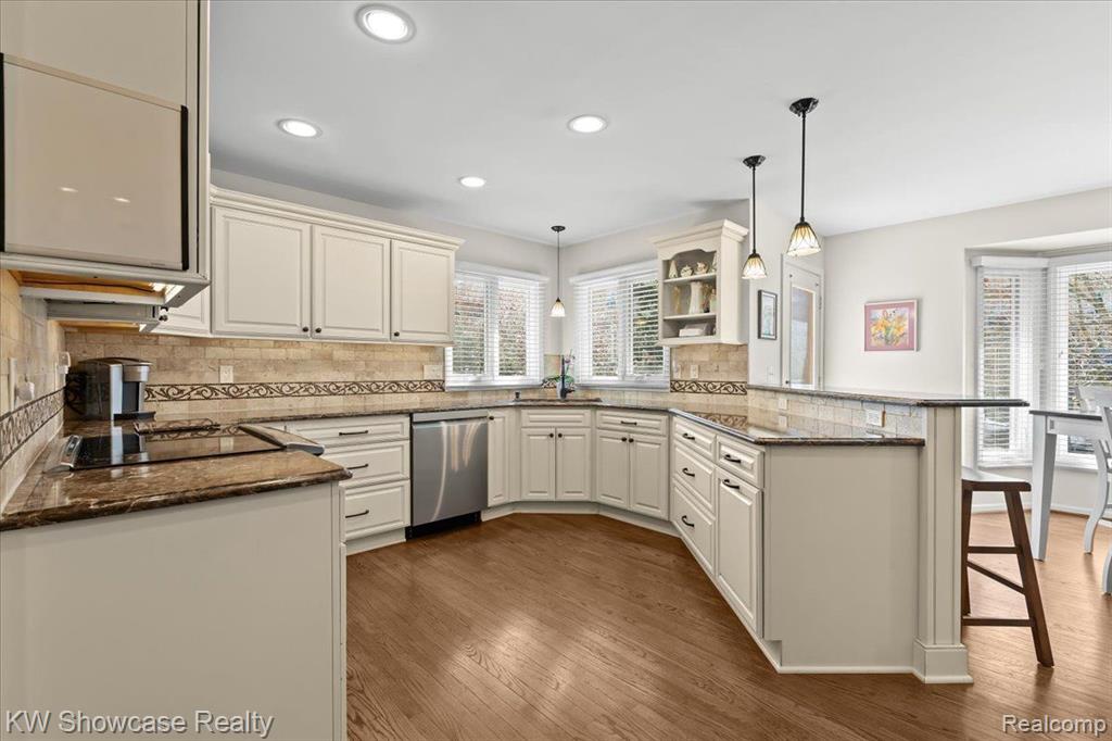 54771 GRENELEFE Circle E, South Lyon, MI 48178 — Photo 13