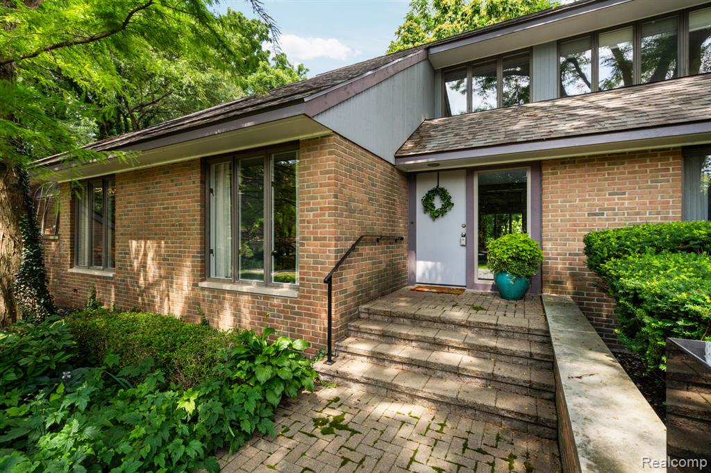 47594 Norton Court, Plymouth, MI 48170 — Photo 2
