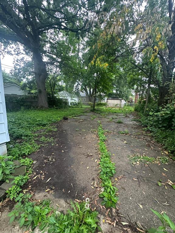 20413 Kingsville Street, Harper Woods, MI 48225 — Photo 5