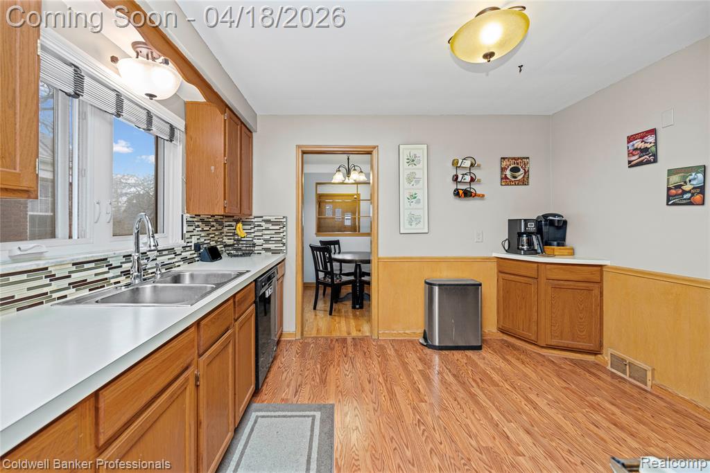 1544 Dorthen Avenue, Grosse Pointe Woods, MI 48236 — Photo 18