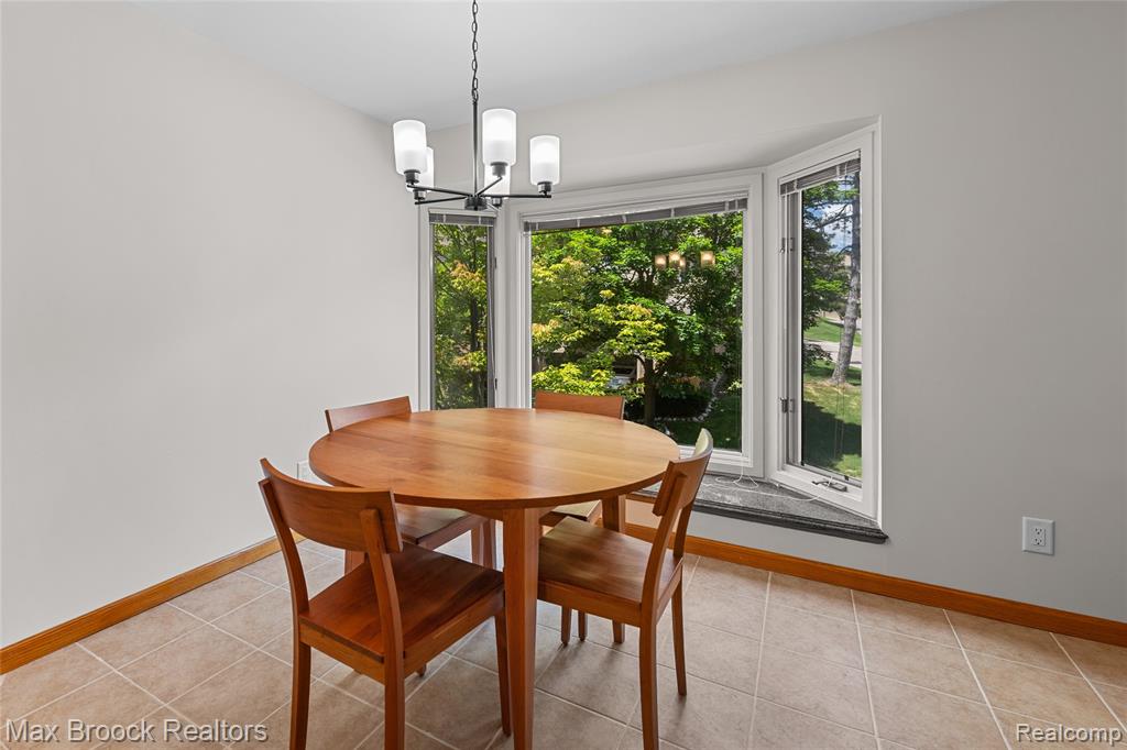 6452 Aspen Ridge Boulevard, West Bloomfield, MI — Photo 10