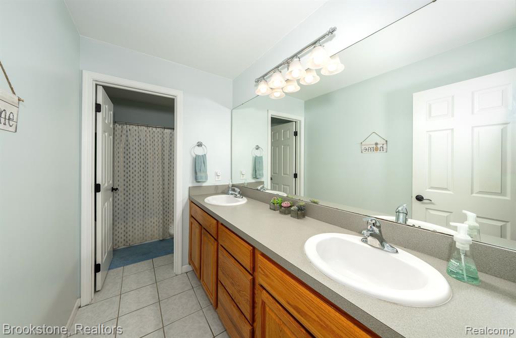 921 OLD HICKORY LANE Lane, Lake Orion, MI 48362 — Photo 35