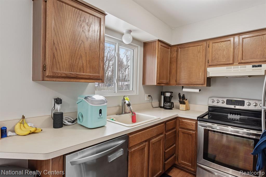 2590 AVERY Court, Wolverine Lake, MI 48390 — Photo 11