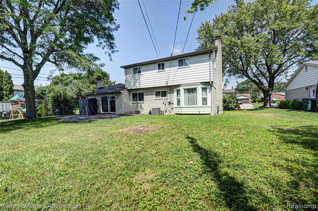 18467 Middlesex Avenue, Lathrup Village, MI 48076 — Photo 55