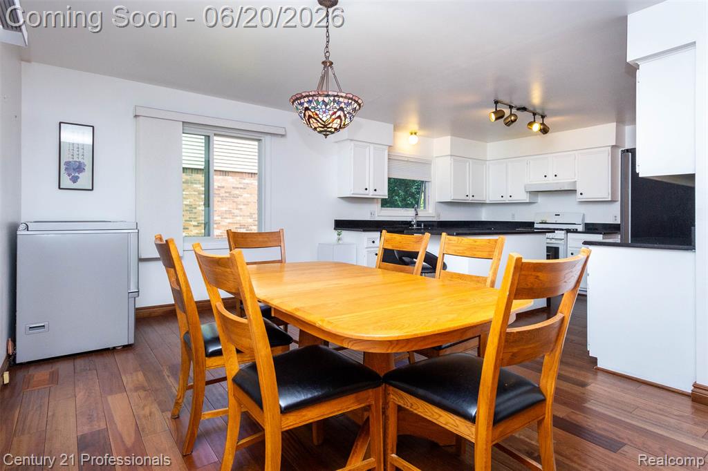 6241 Smithfield Drive, Troy, MI 48085 — Photo 11