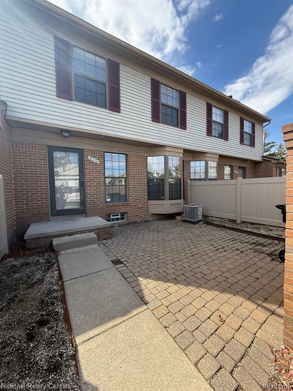38959 COUNTRY Circle, Farmington Hills, MI 48331 — Photo 3