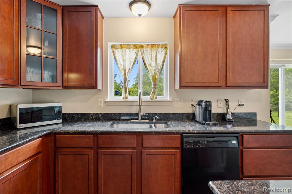 8844 Somerset Lane, Ypsilanti, MI 48198 — Photo 10