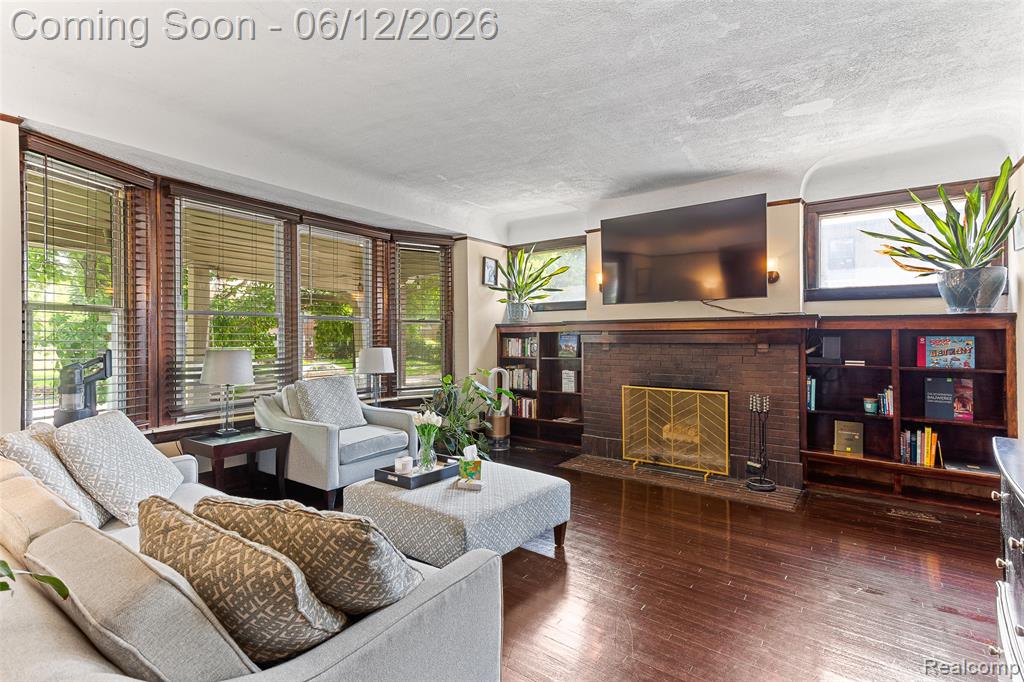 7641 La Salle Boulevard - Photo 2