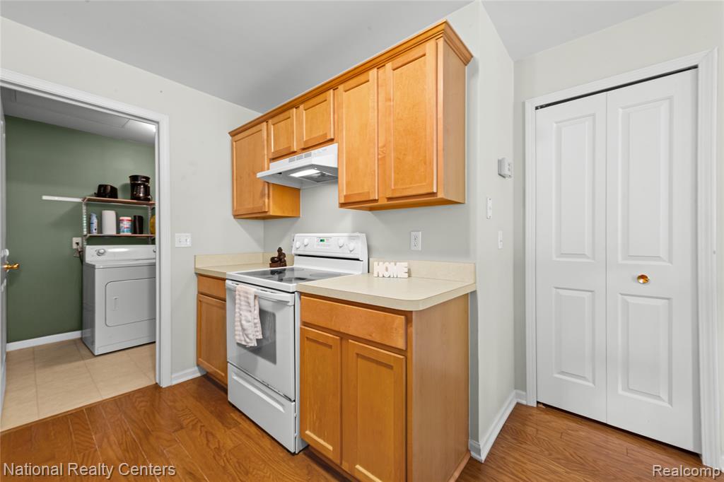 4048 Berkeley Avenue, Canton, MI 48188 — Photo 12