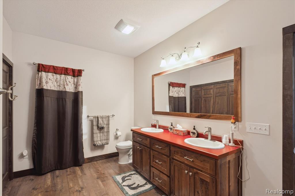 4345 Brenda Court, MI 48656 — Photo 27