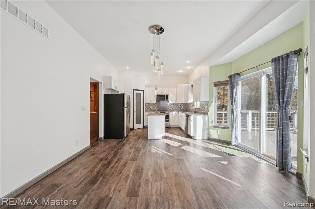 25845 Martinsville Road, New Boston, MI 48164 — Photo 9