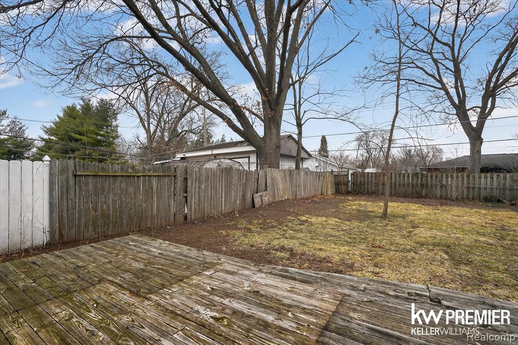 5658 Crescent Road, Waterford, MI 48327 — Photo 36