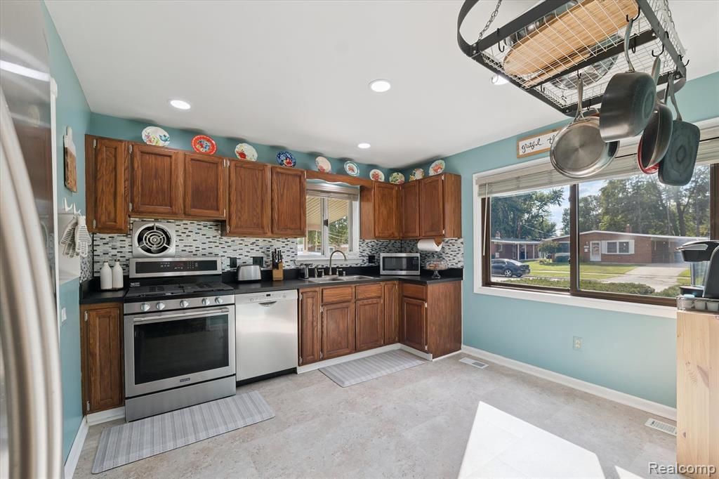 7474 Lathers Street, Westland, MI — Photo 9