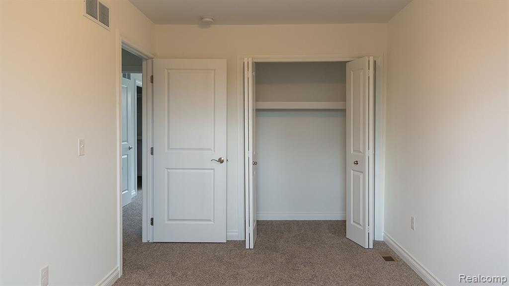 74 GUANONOCQUE Street, Auburn Hills, MI 48326 — Photo 22