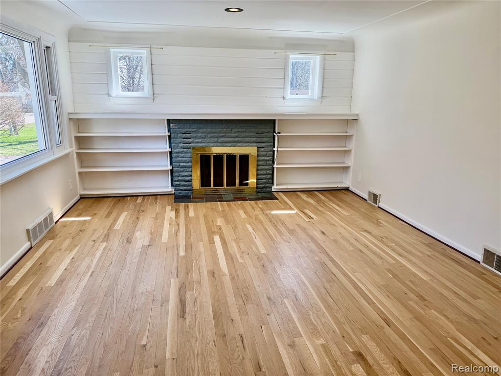 413 Bridson Street, Fenton, MI 48430 — Photo 8