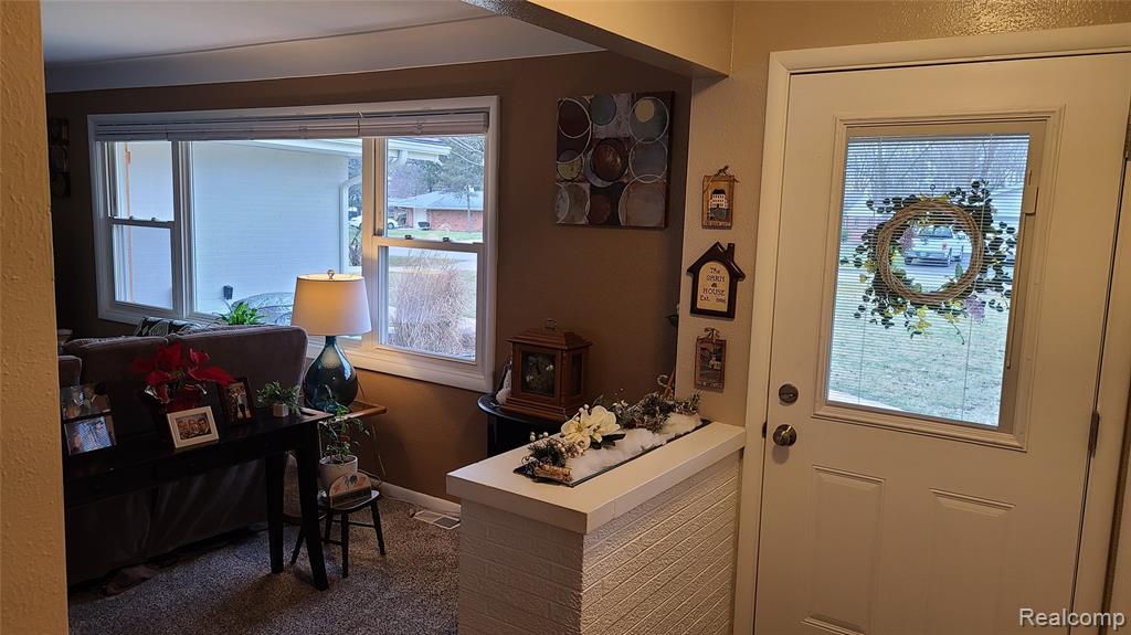 6962 Stockport Drive, Lambertville, MI 48144 — Photo 4