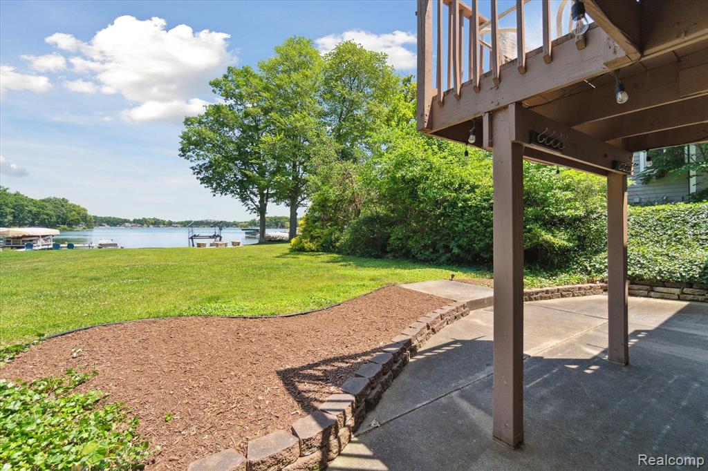 7262 Hatchery Road, Waterford, MI 48327 — Photo 36