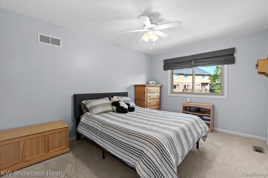 44847 Larkspur, Novi, MI 48377 — Photo 29
