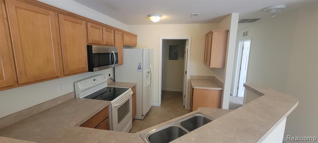 27635 Hidden Oaks Drive, Trenton, MI 48183 — Photo 6