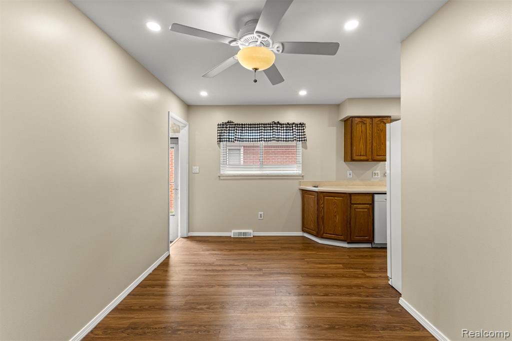 7420 COLONIAL Street, Dearborn Heights, MI 48127 — Photo 6