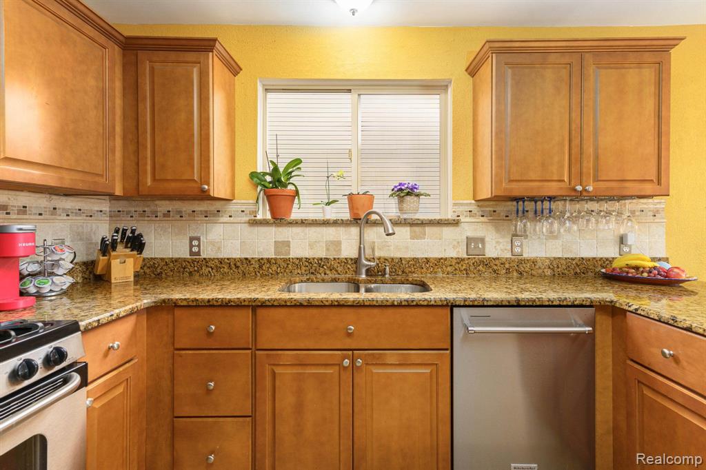 230 E Elizabeth Street, Lake Orion, MI 48362 — Photo 22