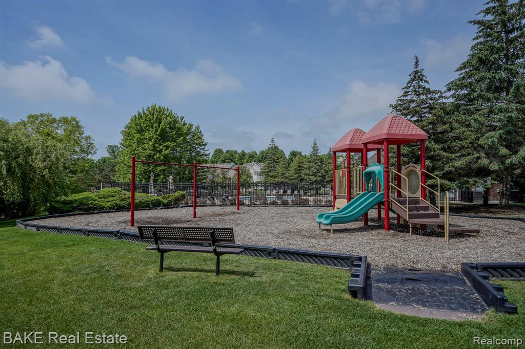 49402 N Glacier, Northville, MI 48168 — Photo 39