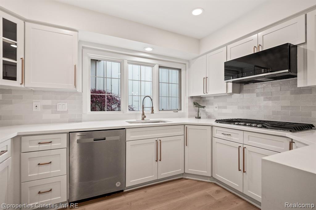 2459 HICKORY GLEN Drive, Bloomfield Hills, MI 48304 — Photo 13