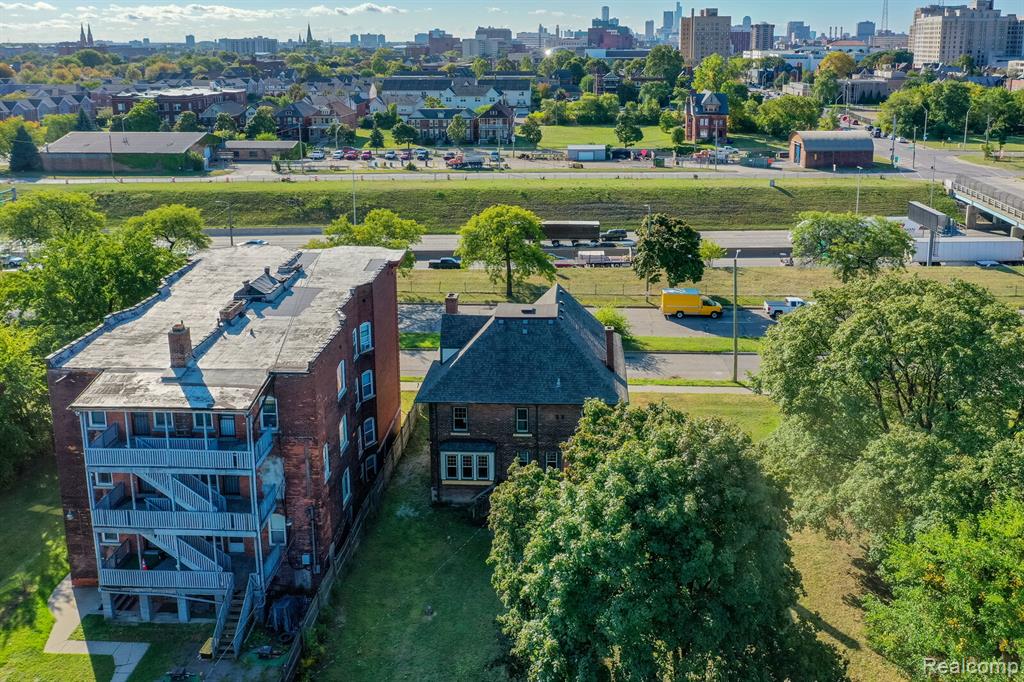 243 E Edsel Ford, Detroit, MI 48202 — Photo 7