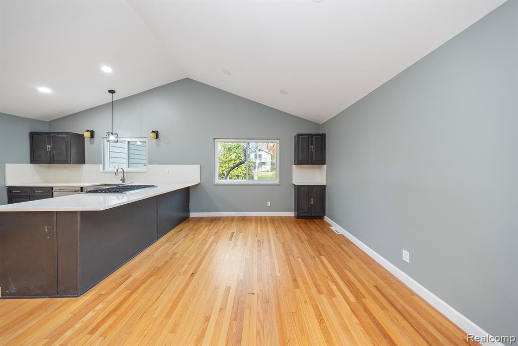5731 FARMINGTON Road, West Bloomfield, MI — Photo 19