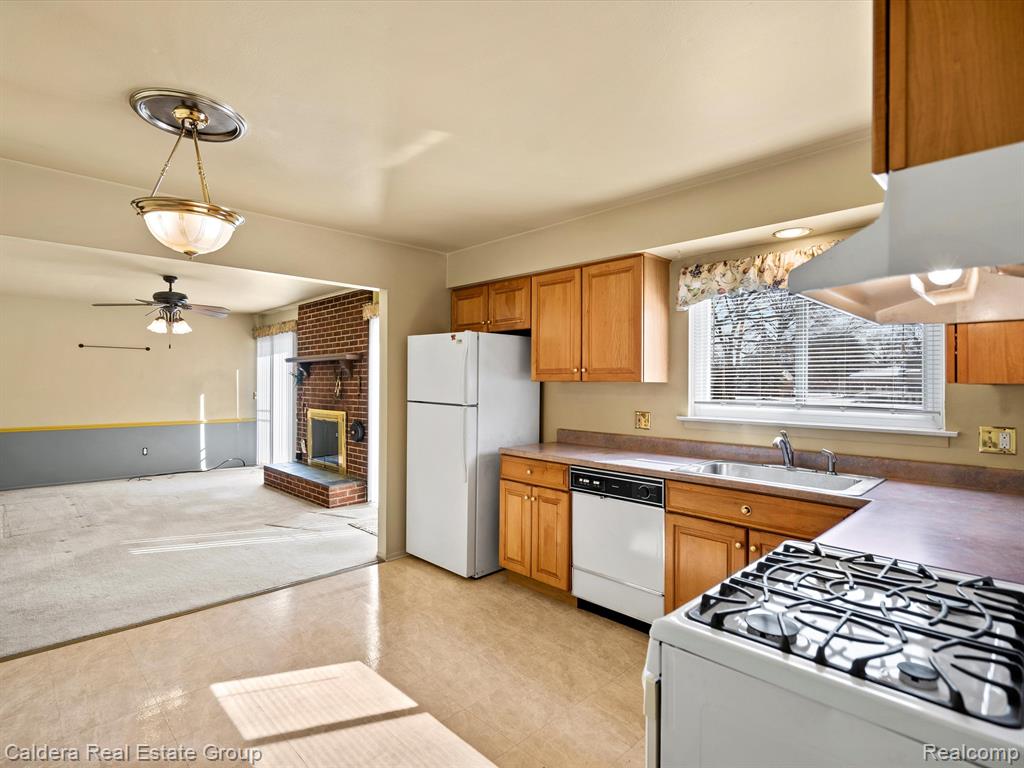 87 CARTER Drive, Troy, MI 48098 — Photo 10