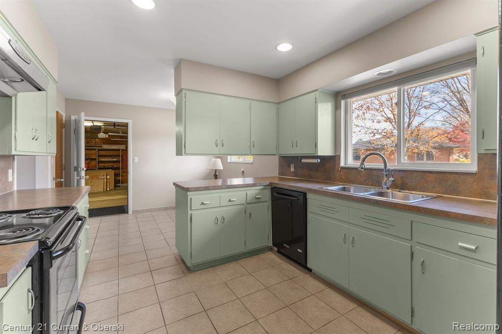 446 LINDEN Court, Saline, MI 48176 — Photo 16