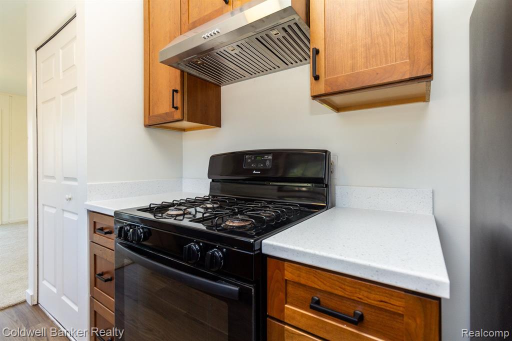 23793 STONEHENGE, Novi, MI — Photo 14