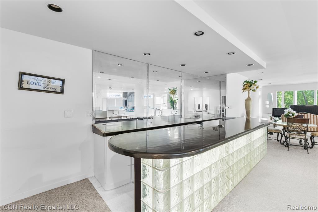 5727 Royal Wood, West Bloomfield, MI — Photo 35