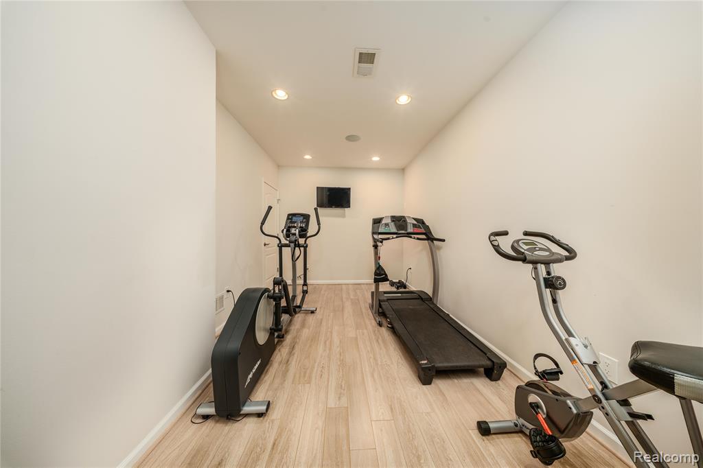 50719 Amesburg Drive, Novi, MI — Photo 35