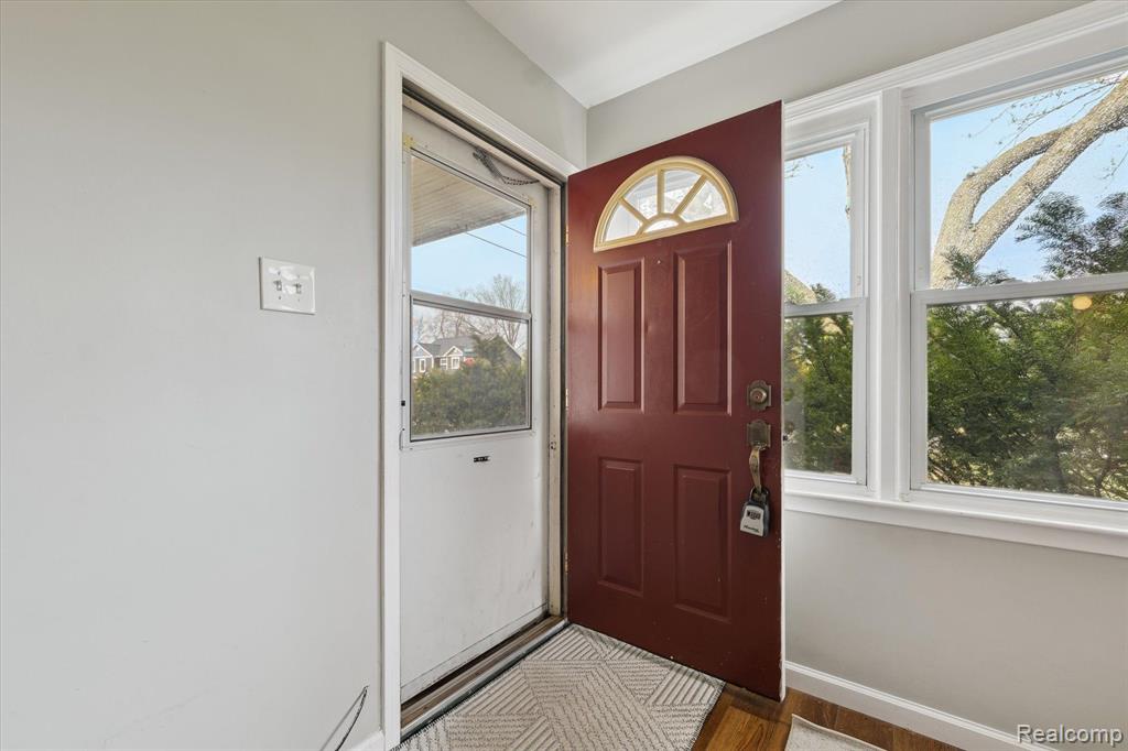 4302 MANDALAY Avenue, Royal Oak, MI 48073 — Photo 4