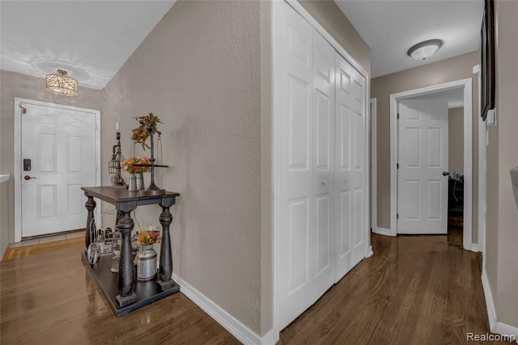 245 N Walnut Street, Mount Clemens, MI 48043 — Photo 3