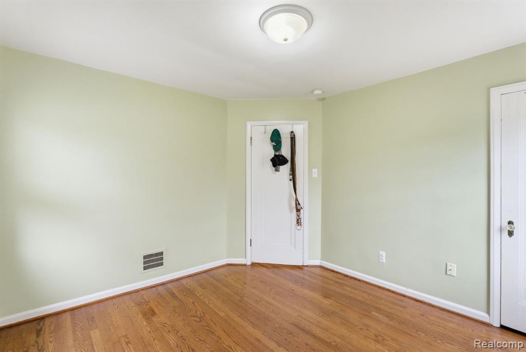 804 E Lincoln Avenue, Madison Heights, MI 48071 — Photo 17