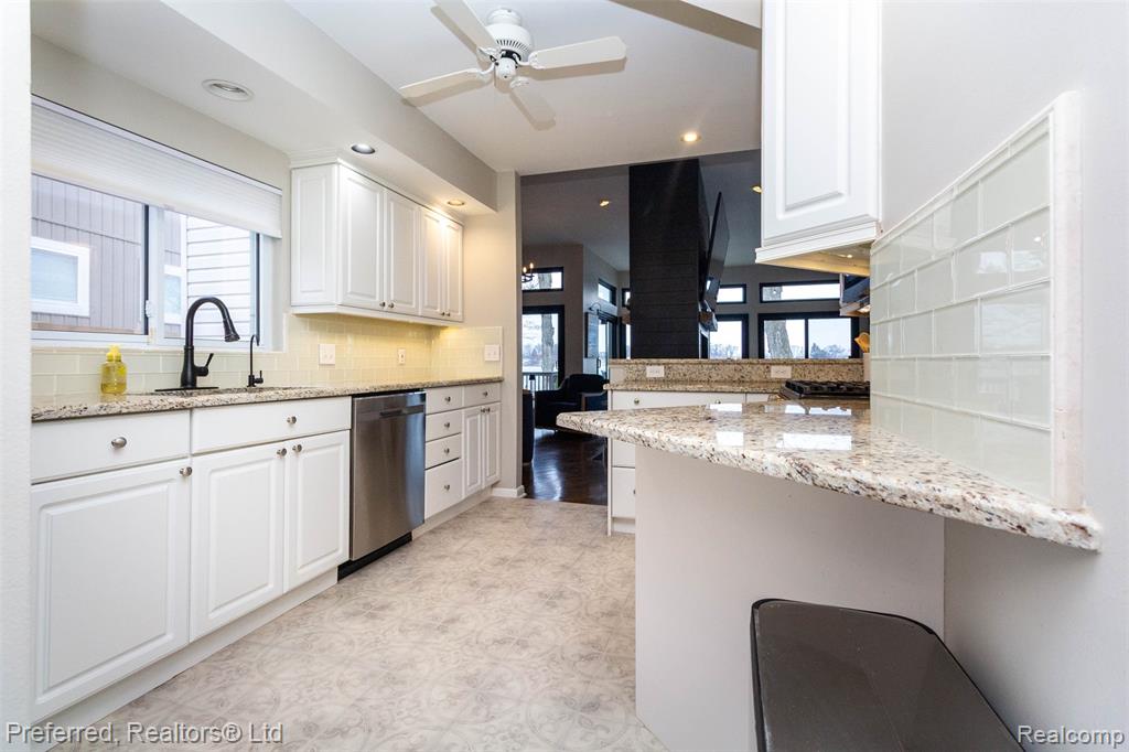 8783 Cooley Beach Drive, White Lake, MI — Photo 22
