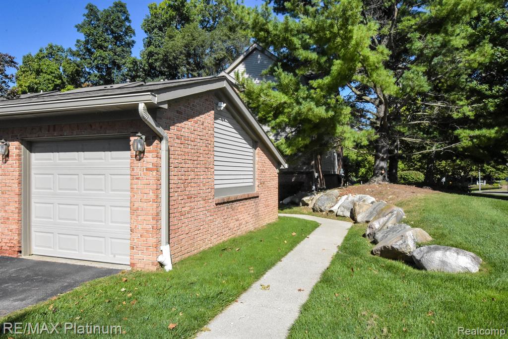 900 RIDGE, Brighton, MI 48116 — Photo 5