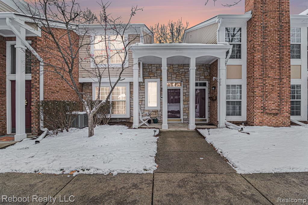 56234 Troon Dr N, Shelby Twp, MI 48316 — front exterior