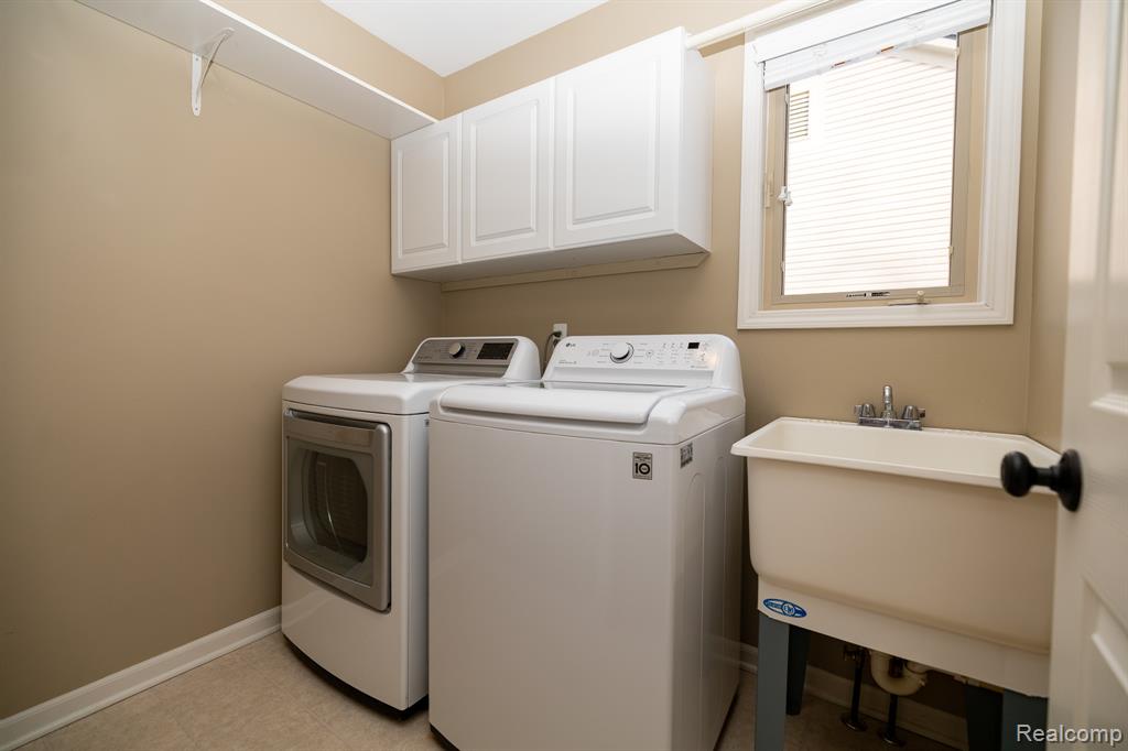 6056 Lochmore Drive, 49, Commerce Twp, MI 48382 — Photo 21