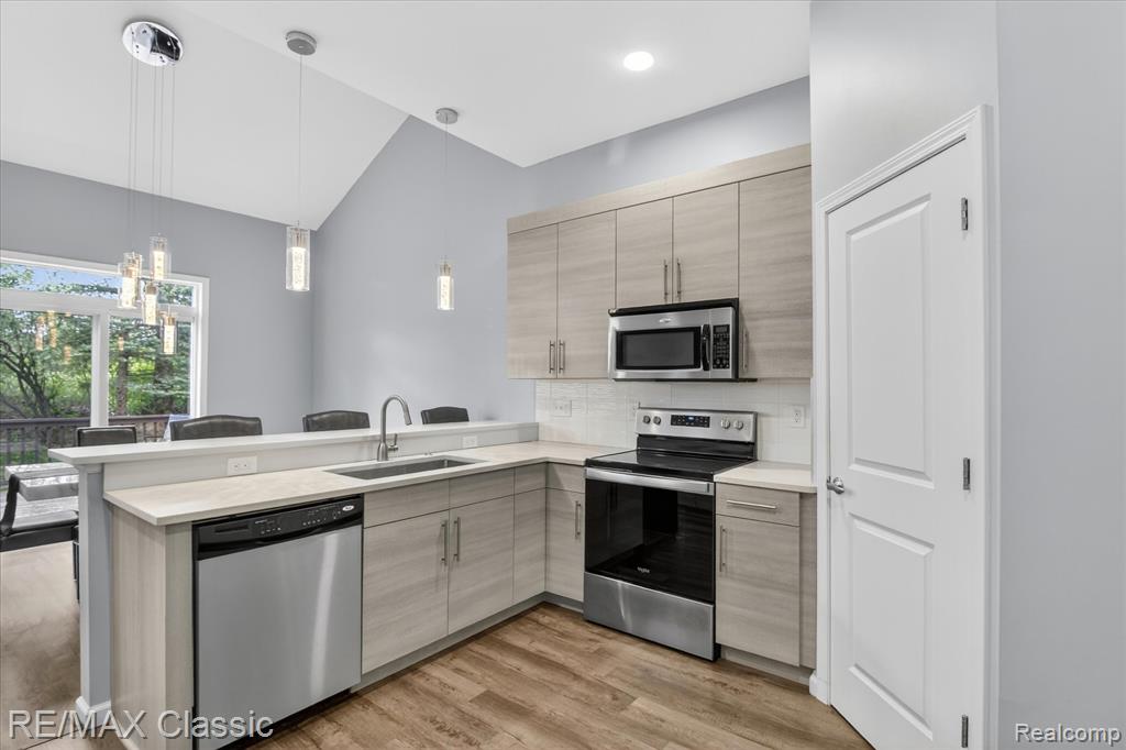 2298 Calibouge, 32, Commerce Twp, MI 48382 — Photo 15