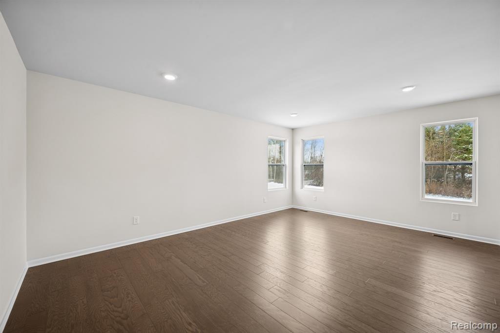 4233 Cedar Lane, Grand Blanc, MI 48439 — Photo 10