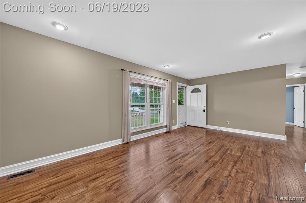 778 Manzano Drive, Wolverine Lake, MI 48390 — Photo 8