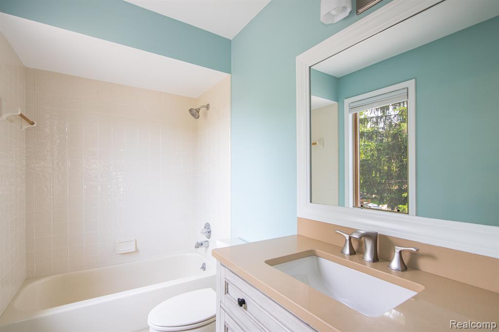 22140 River Ridge Trail, Farmington Hills, MI 48335 — Photo 14