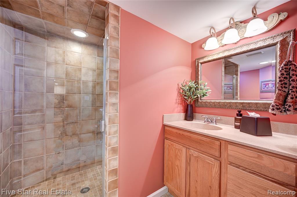 4950 Whitlow Court, Commerce Twp, MI 48382 — Photo 46