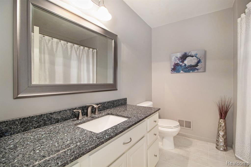4859 WINDSWEPT Drive, Milford, MI 48380 — Photo 24